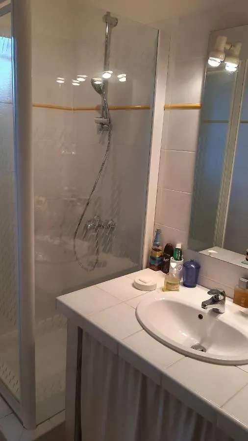 Chambre Privee Avec Piscine Marseille Bed & Breakfast
